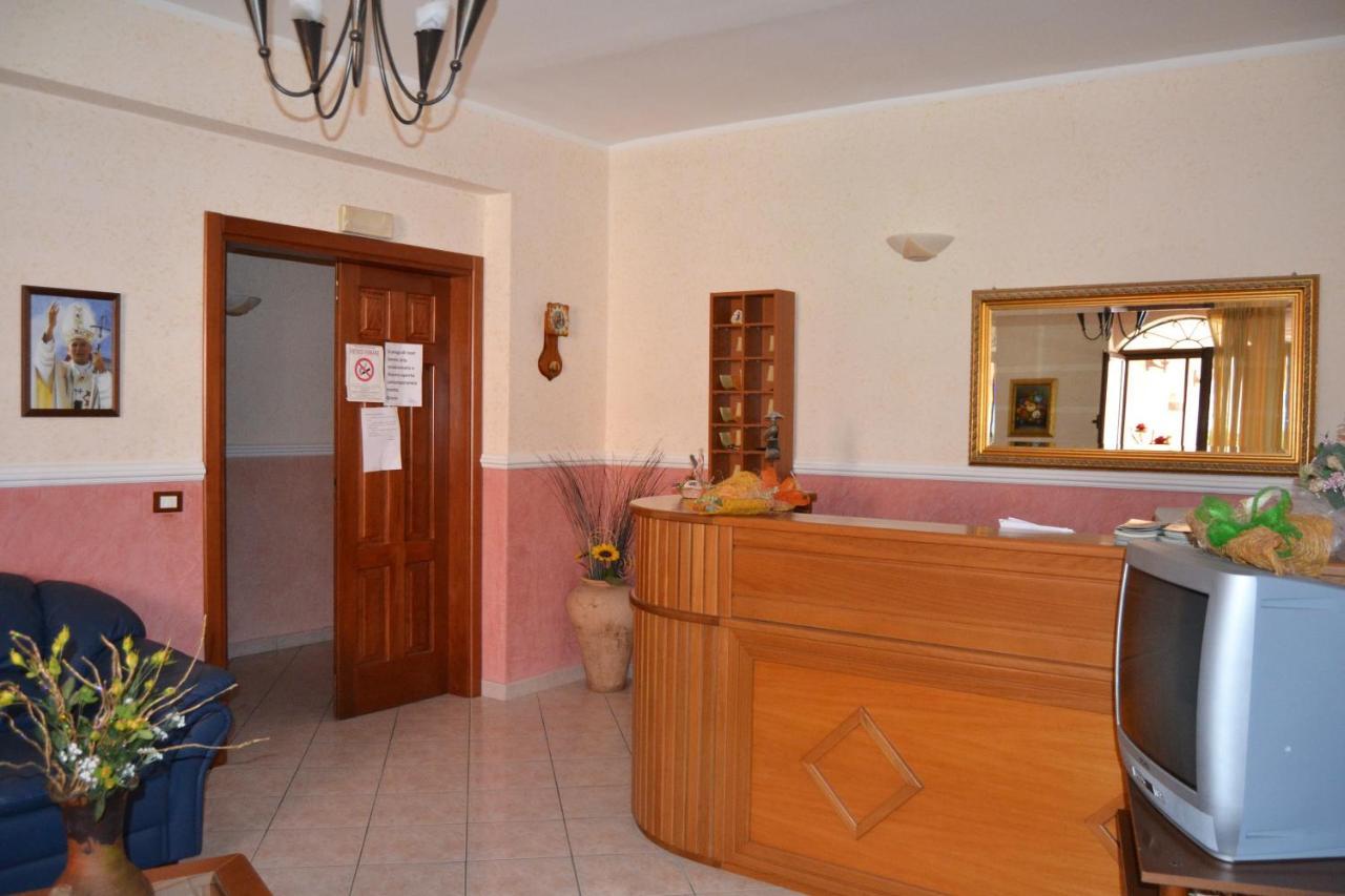 ג'יצריה Hotel Ristorante L'Avvenire מראה חיצוני תמונה