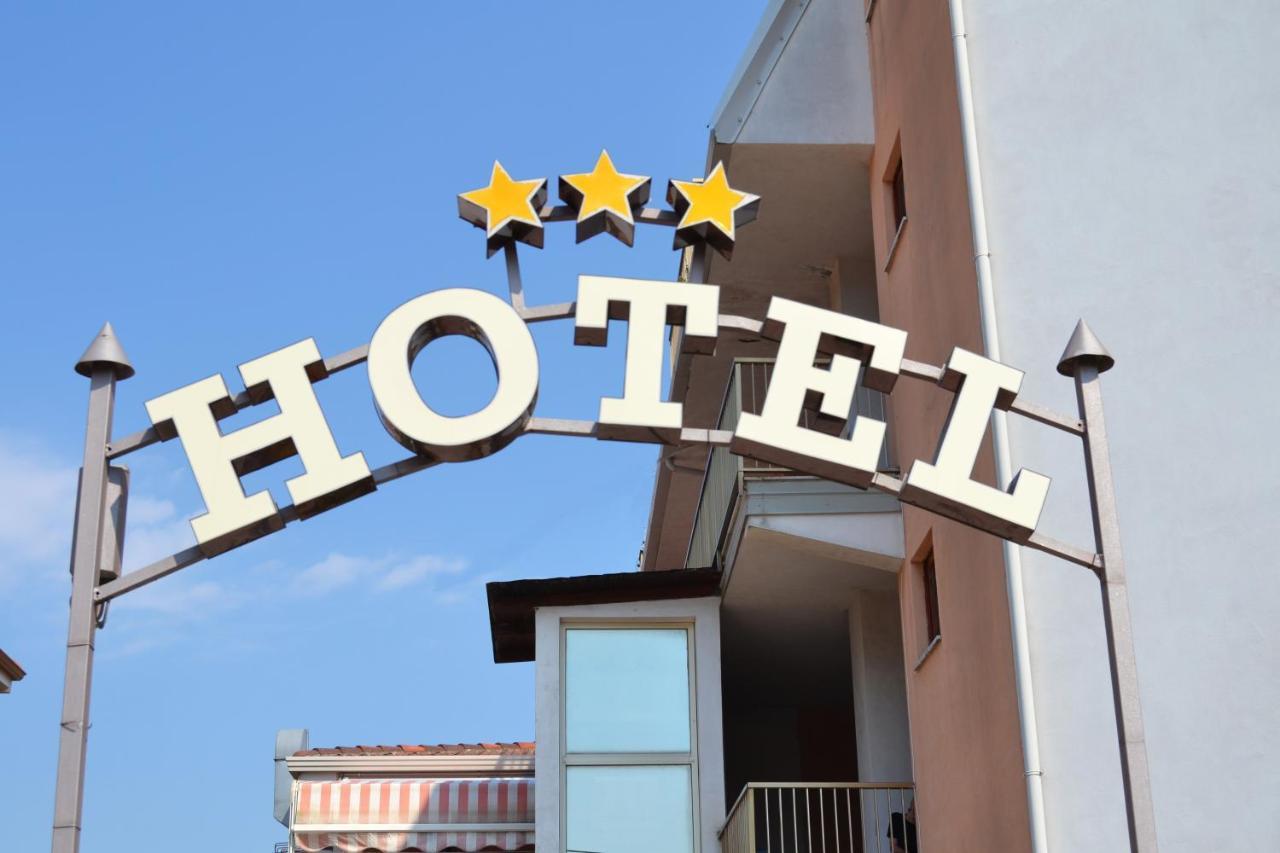 ג'יצריה Hotel Ristorante L'Avvenire מראה חיצוני תמונה