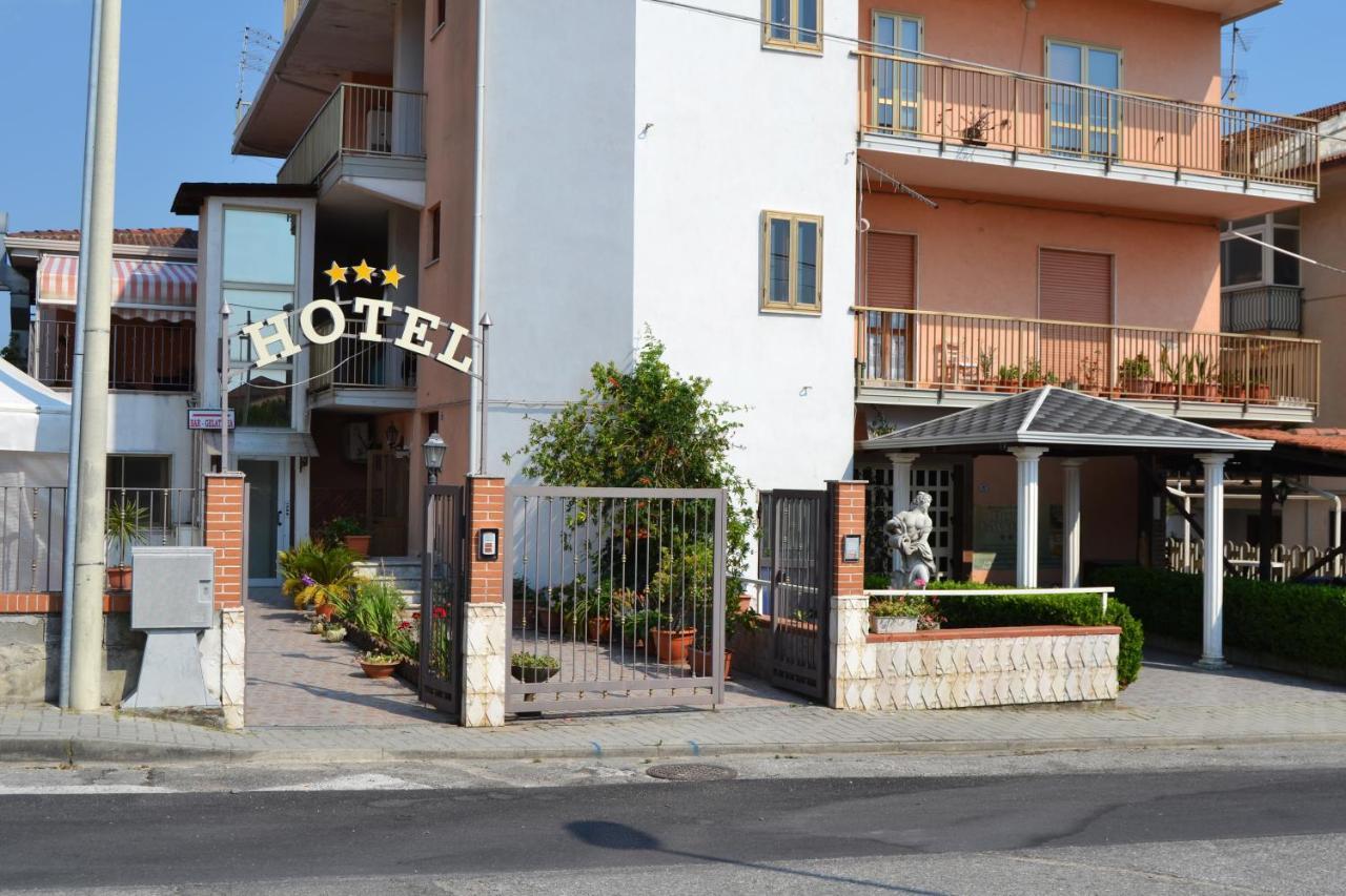 ג'יצריה Hotel Ristorante L'Avvenire מראה חיצוני תמונה