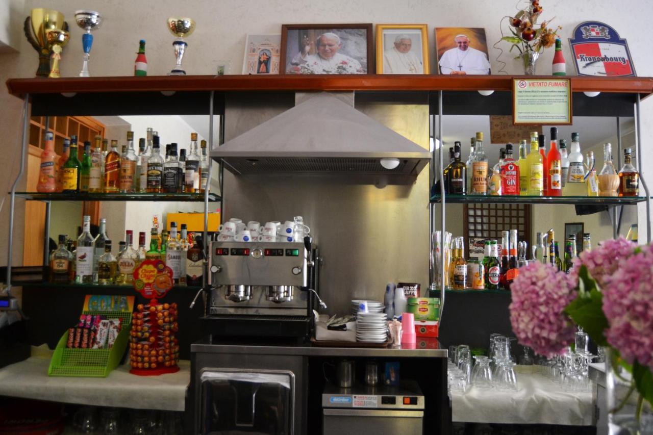 ג'יצריה Hotel Ristorante L'Avvenire מראה חיצוני תמונה