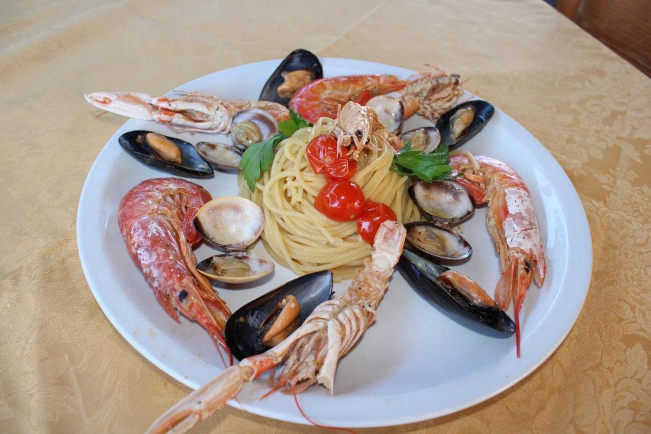 ג'יצריה Hotel Ristorante L'Avvenire מראה חיצוני תמונה