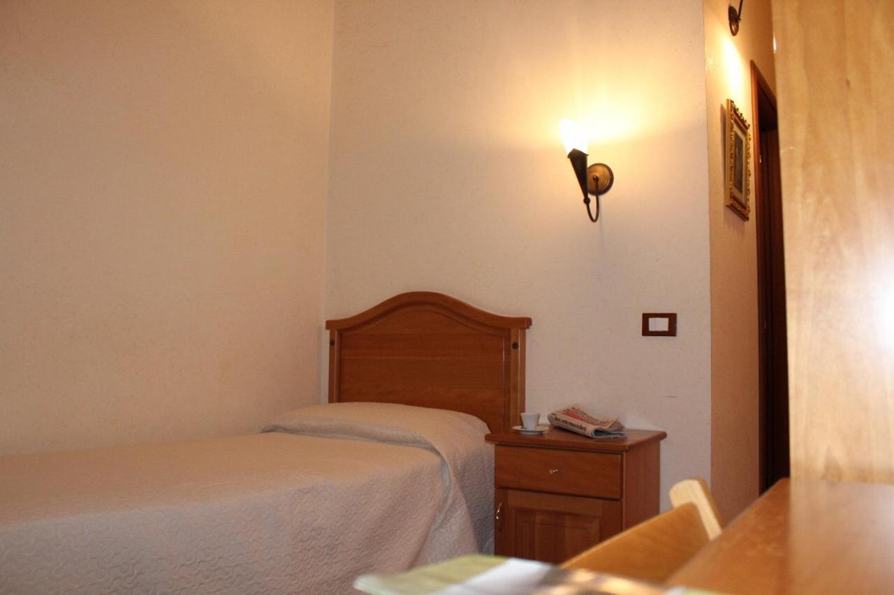 ג'יצריה Hotel Ristorante L'Avvenire מראה חיצוני תמונה